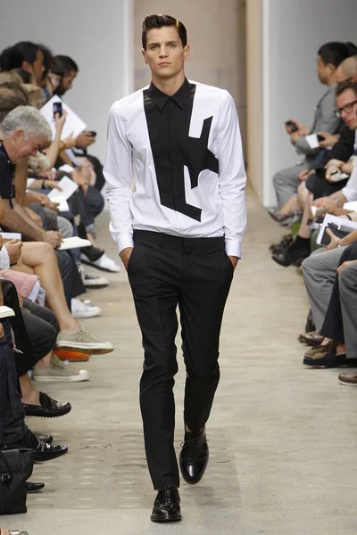 Look 5